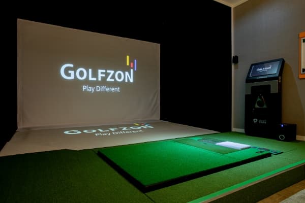 GOLFZONのデバイスやシミュレーションゴルフの画面