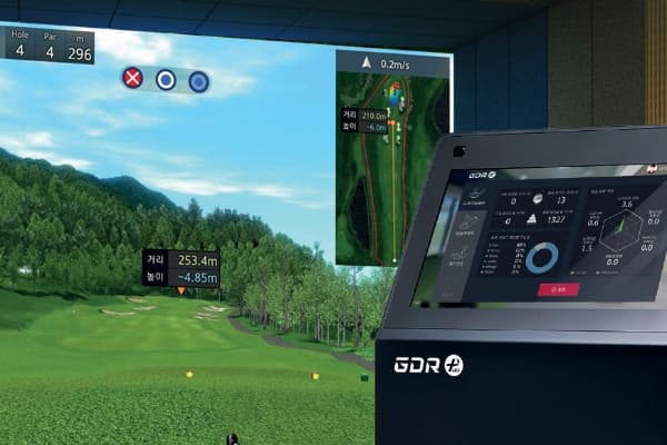 シミュレーションゴルフのハードデバイスと、シミュレーションゴルフのソフト画面