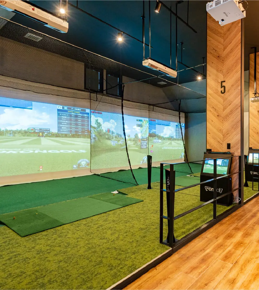 インドアゴルフ練習場i8GOLF24豊橋店の様子