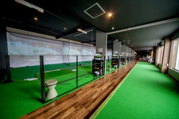 i8GOLF下諏訪店のシミュレーションゴルフ左右打席