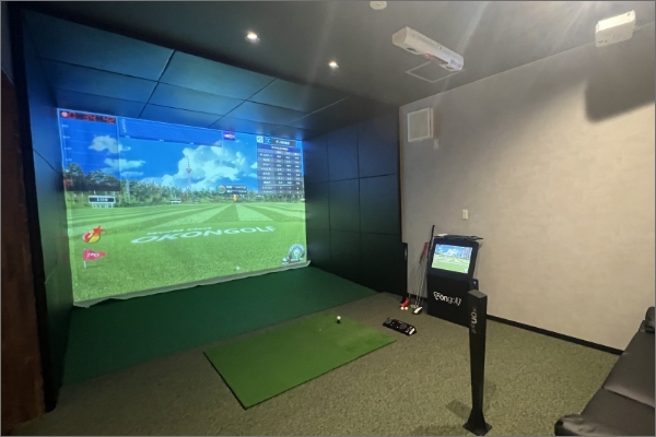 オフィスにシミュレーションゴルフを設置した事例