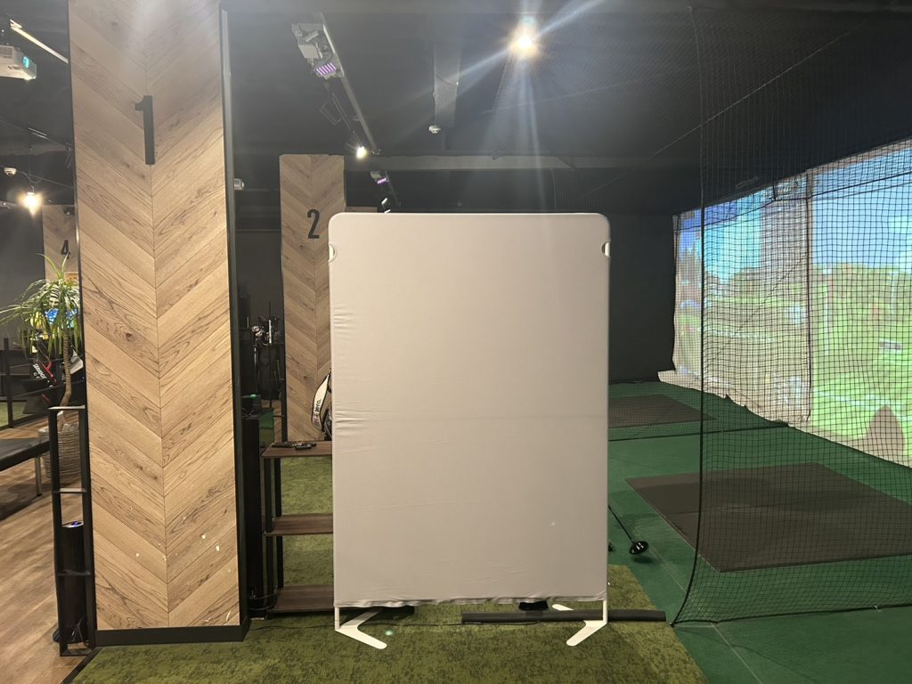 i8GOLF松本店のパーテーション設置例